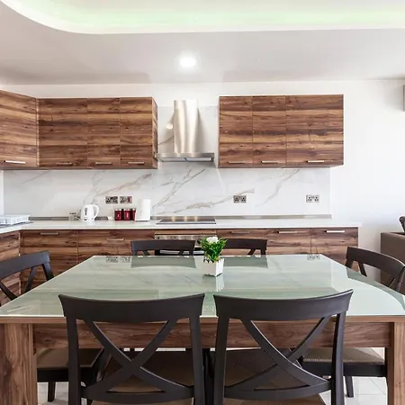 Amazing Penthouse With Breathtaking Views By 360 Estates メーリッハ